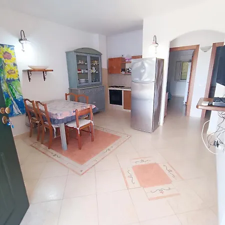 Re - Aurora Rimedia A 50 Metri Dal Mare דירה אורוסיי