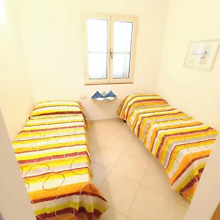 Re - Aurora Rimedia A 50 Metri Dal Mare דירה אורוסיי