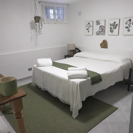 Re - Aurora Rimedia A 50 Metri Dal Mare דירה אורוסיי